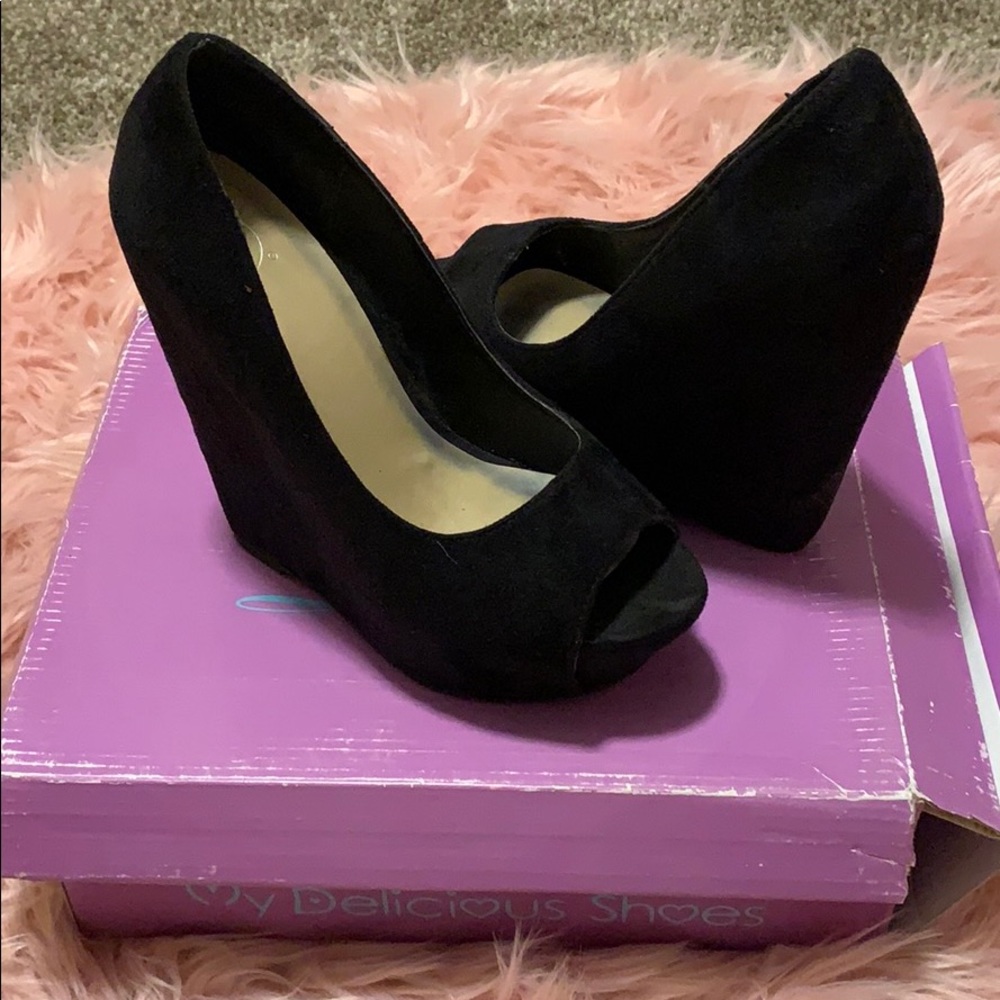Black Wedges